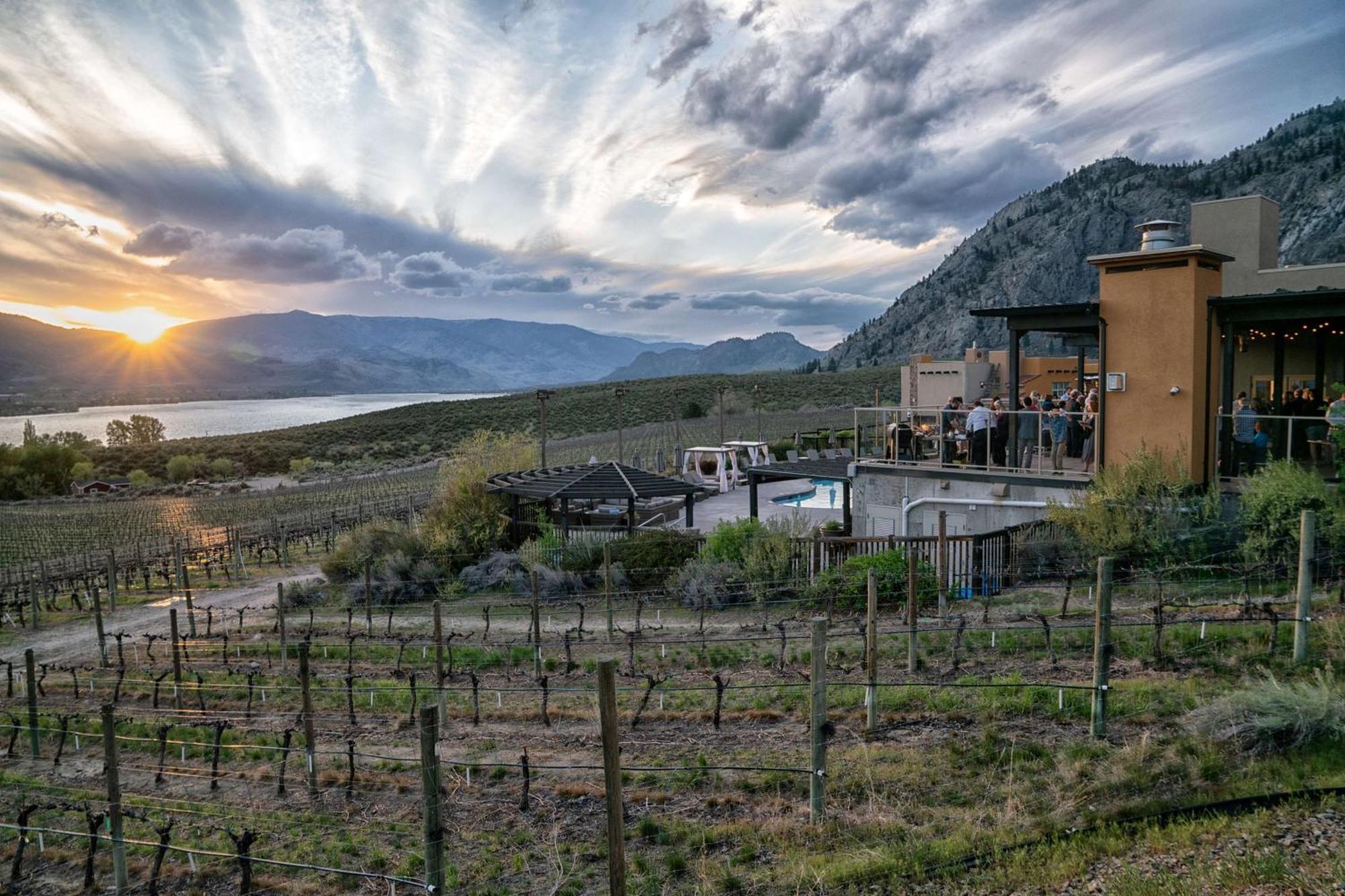 Spirit Ridge, In The Unbound Collection By Hyatt Osoyoos Exterior foto